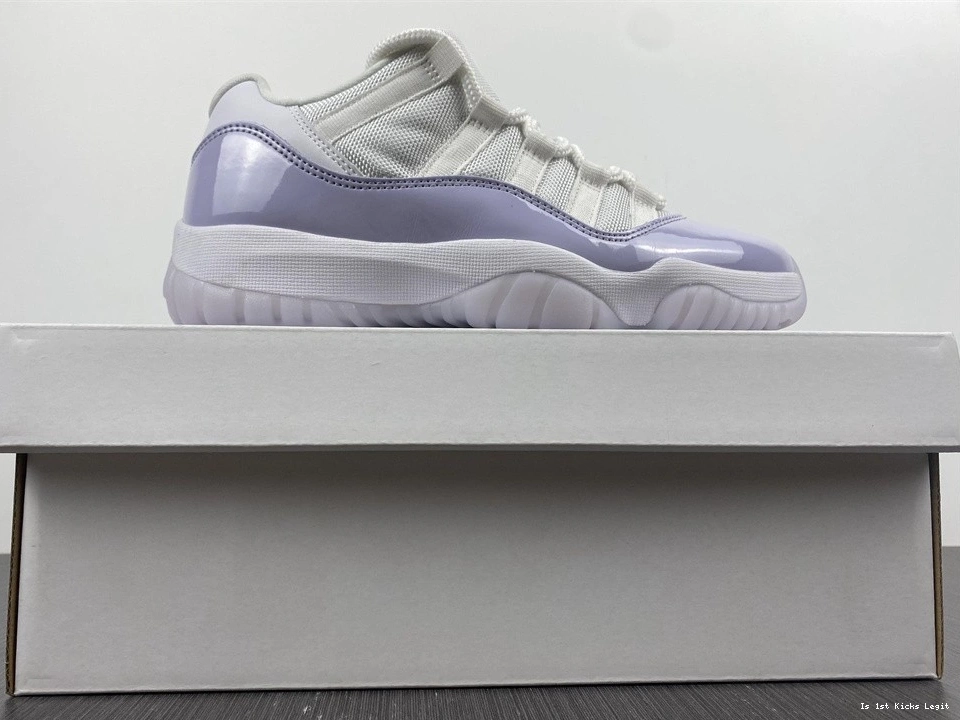 Low AH7860-101 “Pure Violet” Jordan Air 11 0517